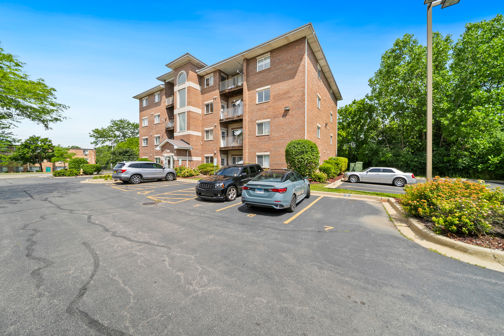 941 N Swift Road #201, Addison, IL 60101