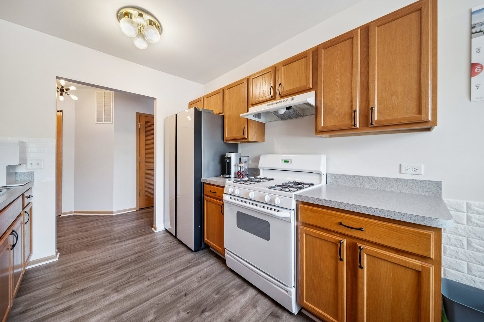 941 N Swift Road #201, Addison, IL 60101