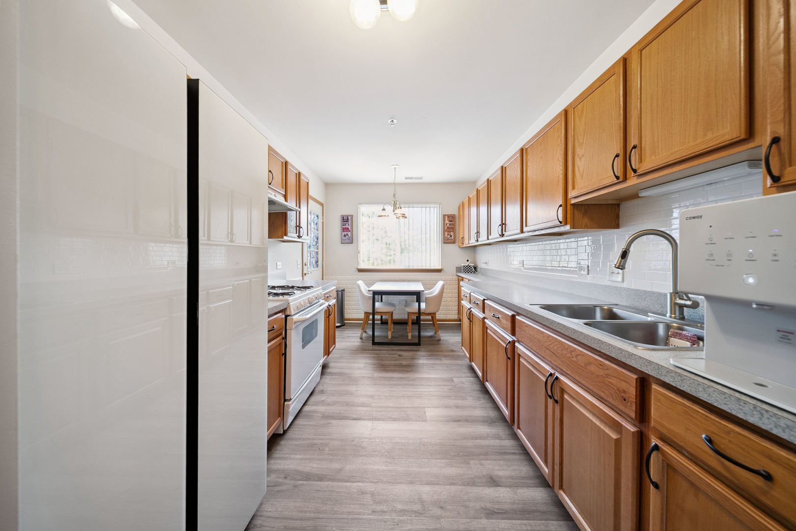 941 N Swift Road #201, Addison, IL 60101