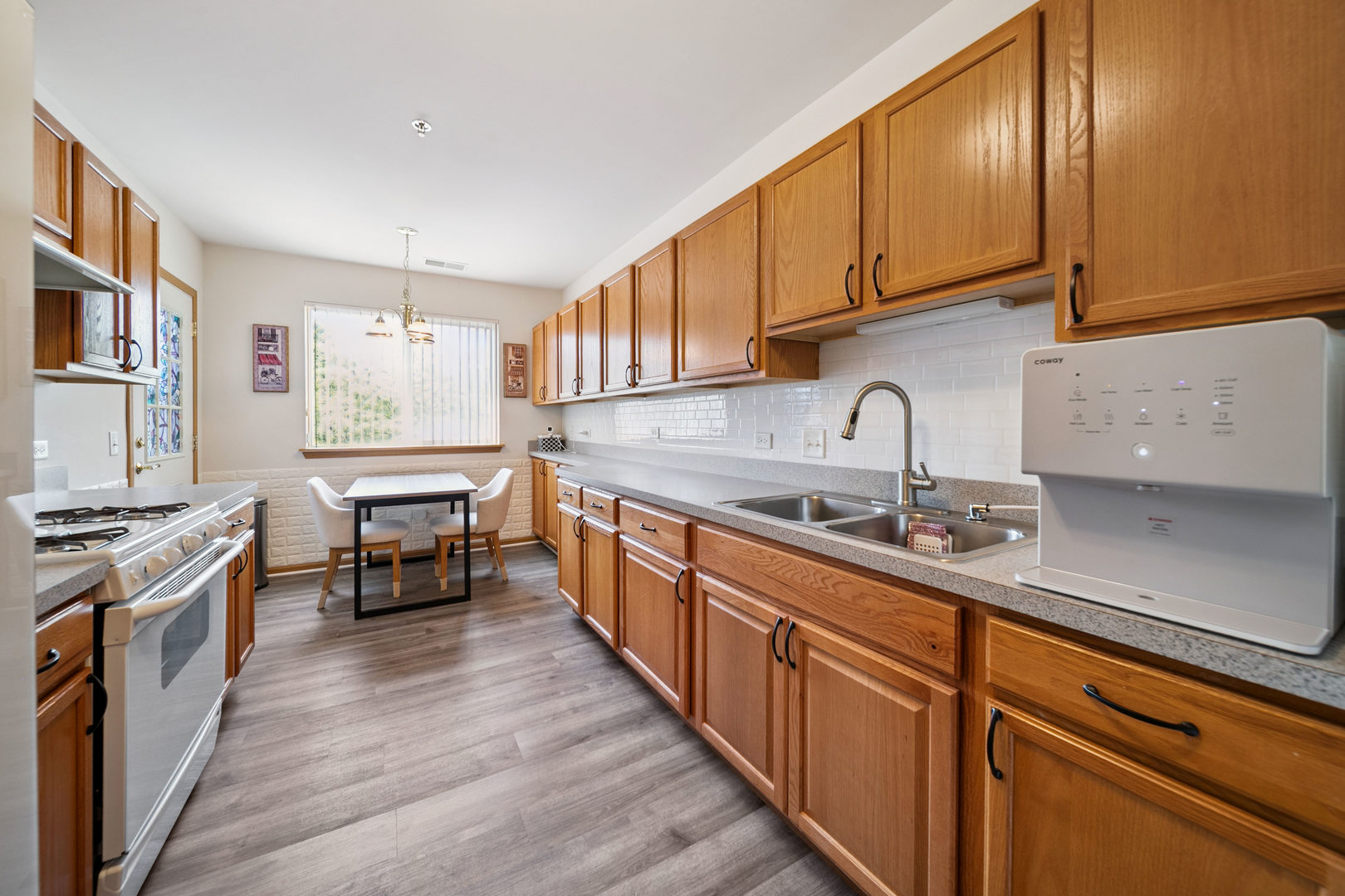 941 N Swift Road #201, Addison, IL 60101