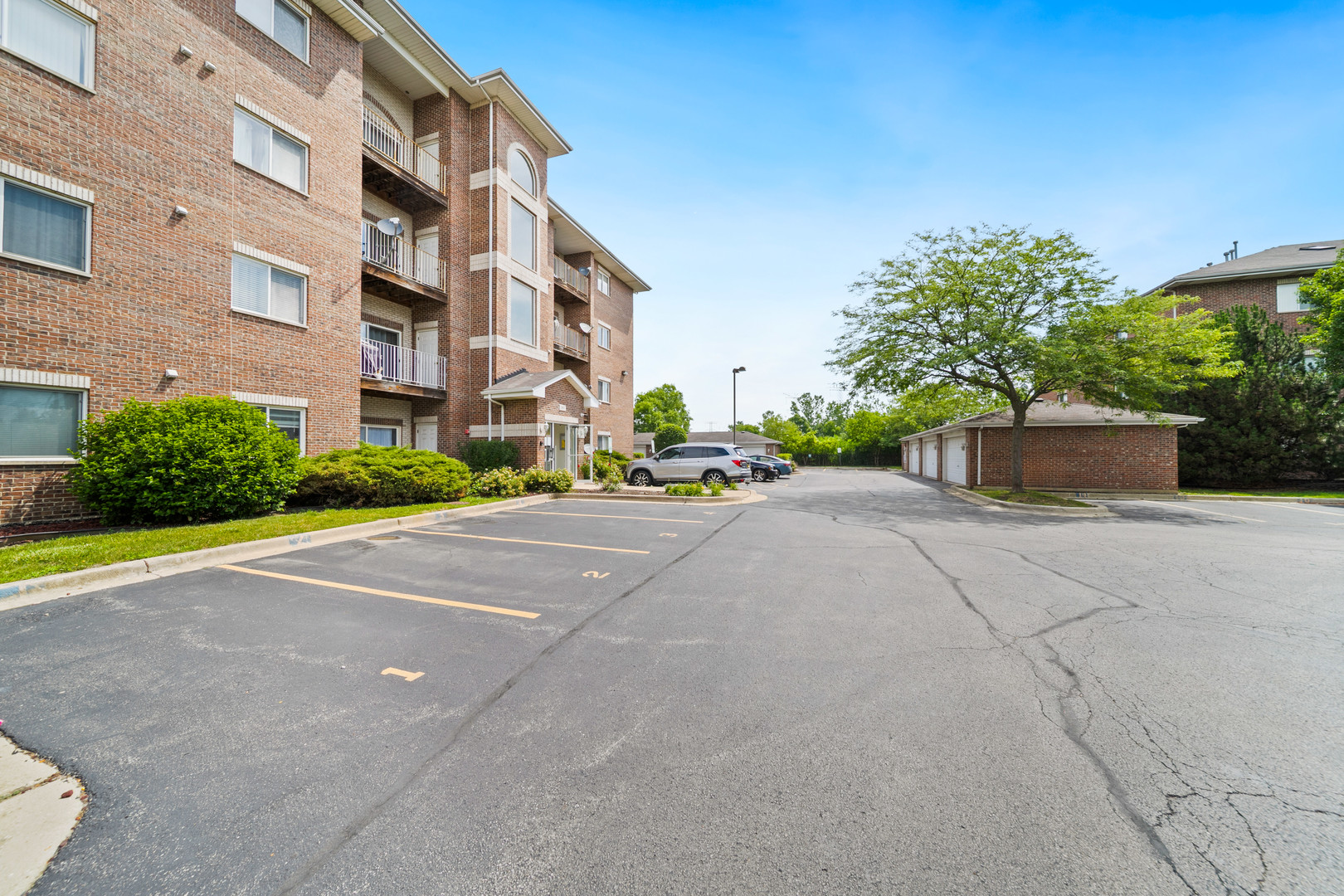 941 N Swift Road #201, Addison, IL 60101