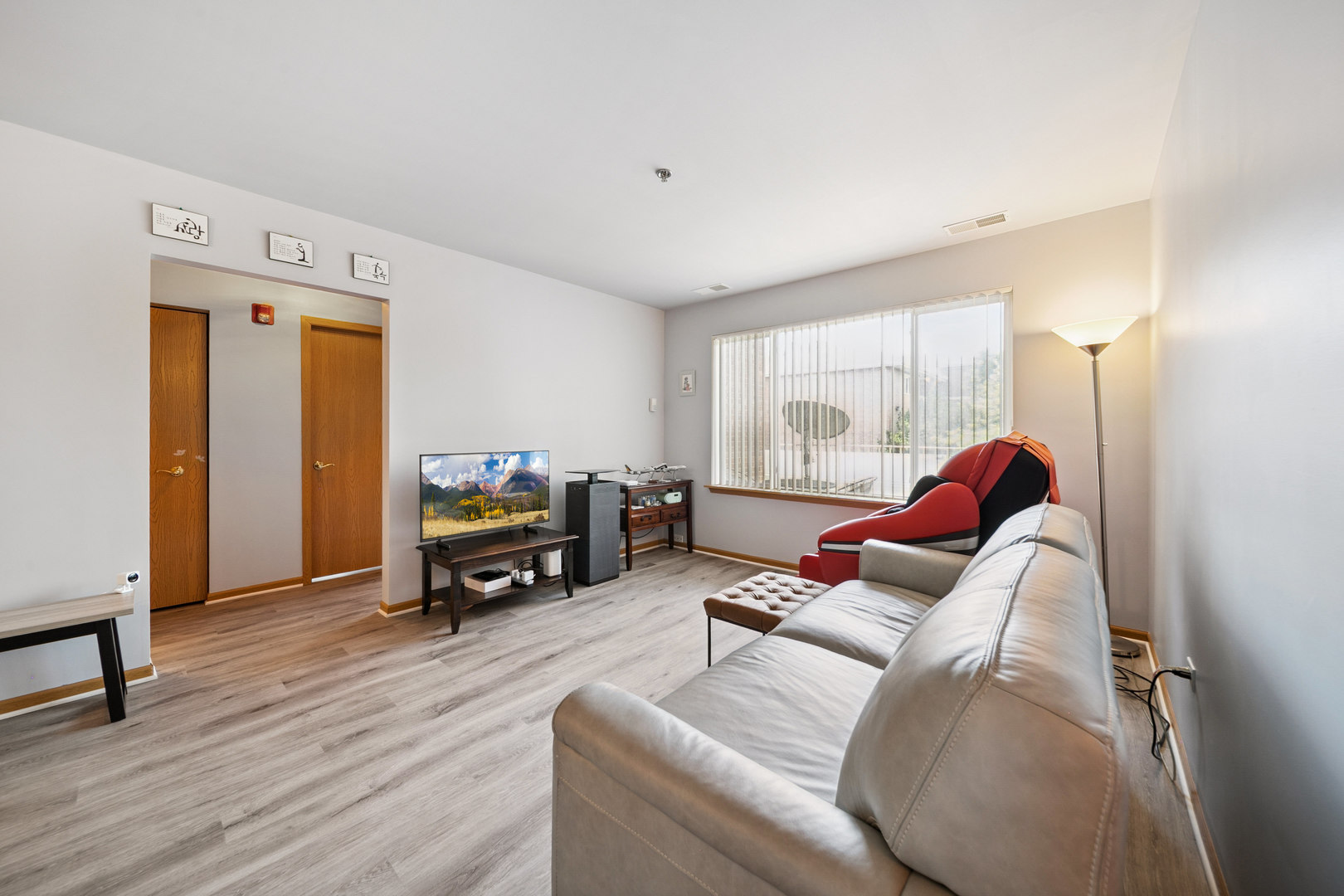 941 N Swift Road #201, Addison, IL 60101