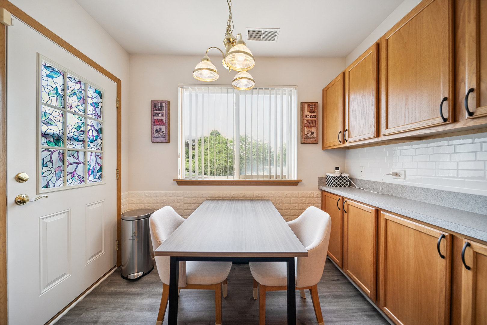 941 N Swift Road #201, Addison, IL 60101