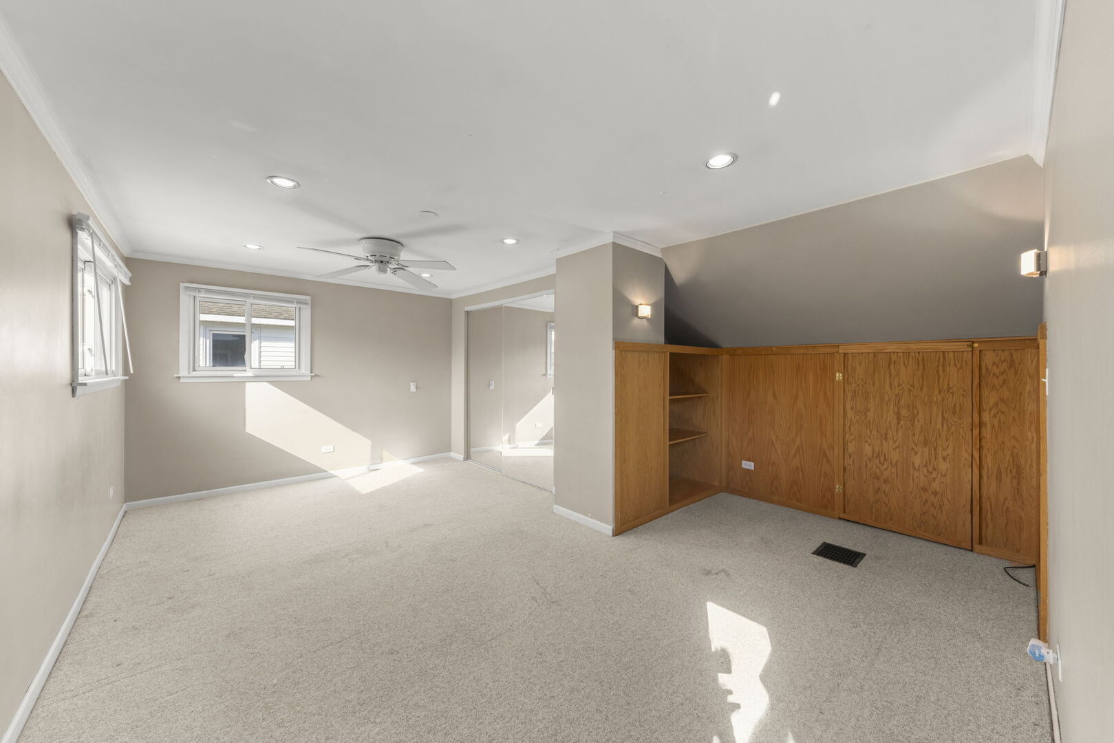 202 S Harvard Avenue, Villa Park, IL 60181
