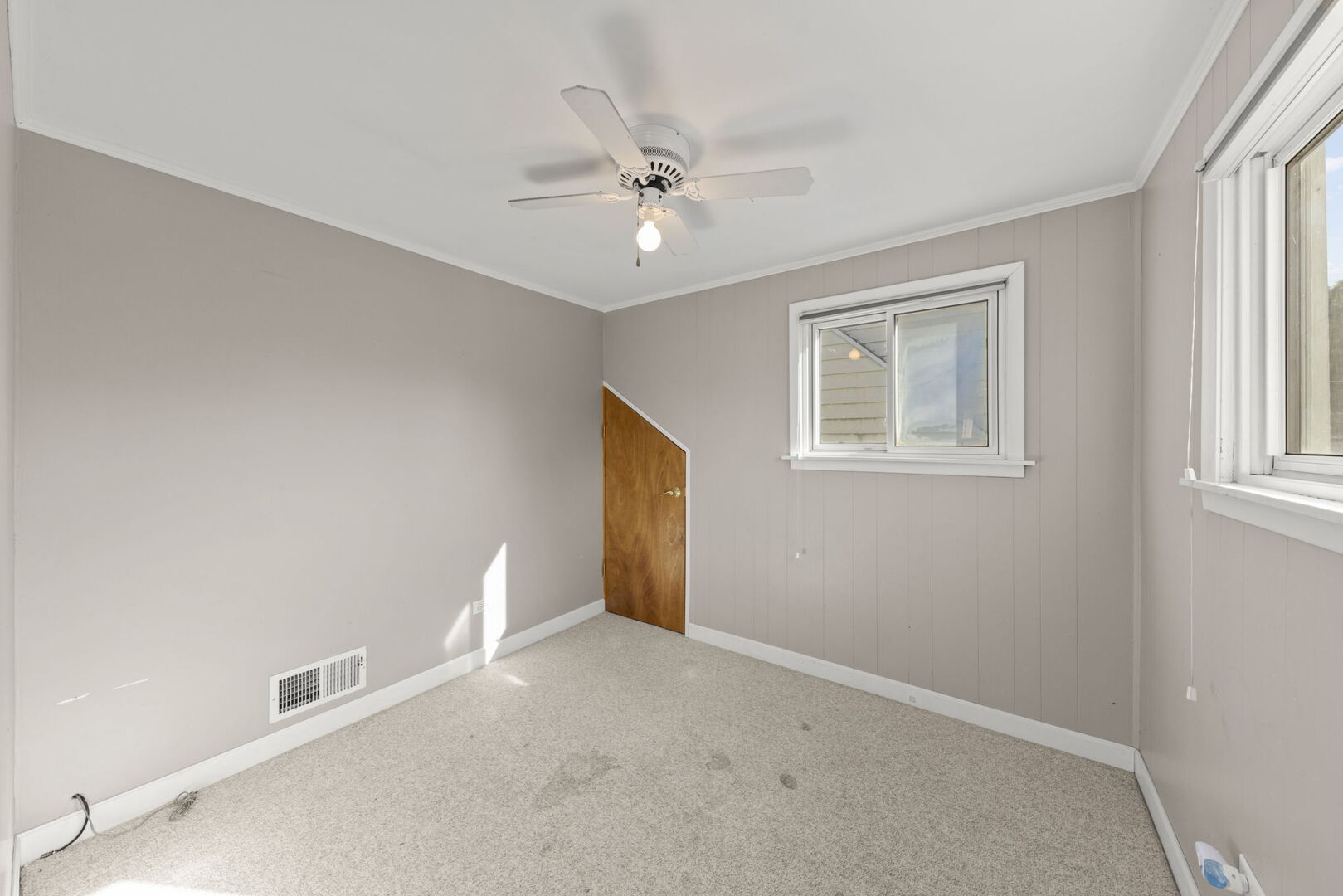 202 S Harvard Avenue, Villa Park, IL 60181