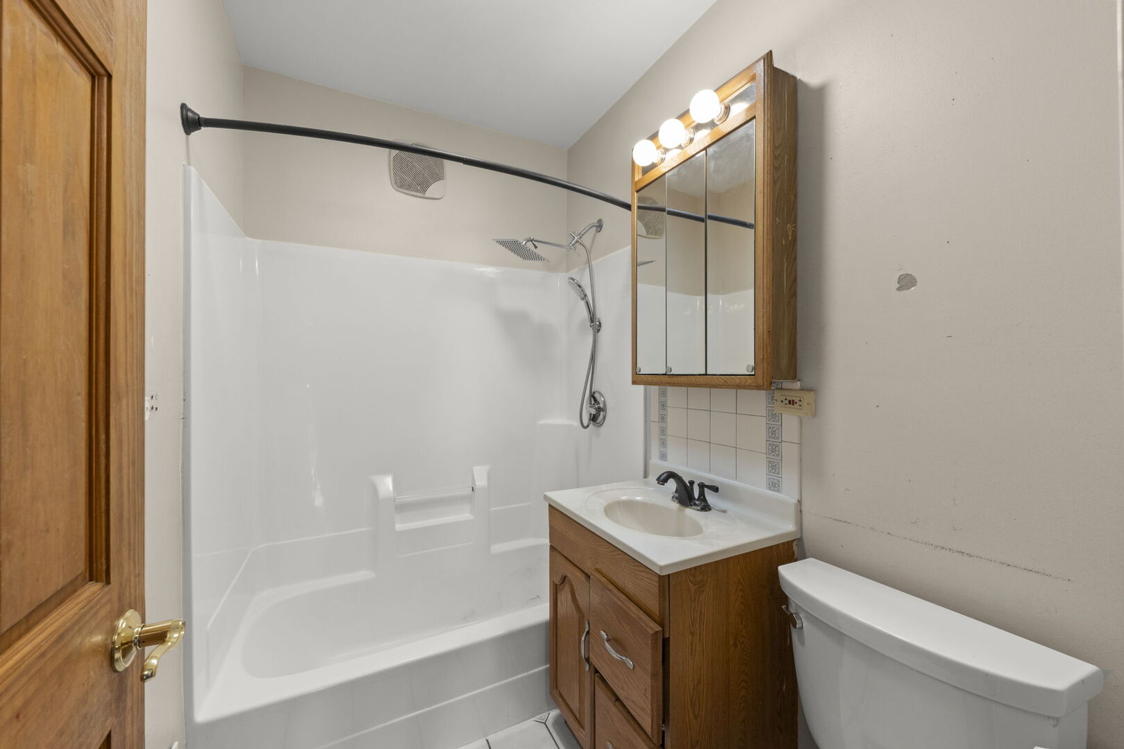 202 S Harvard Avenue, Villa Park, IL 60181