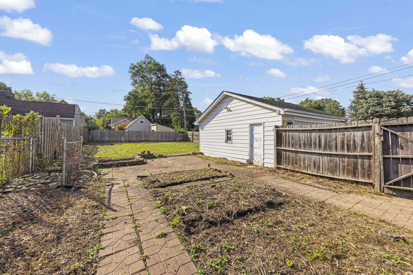202 S Harvard Avenue, Villa Park, IL 60181