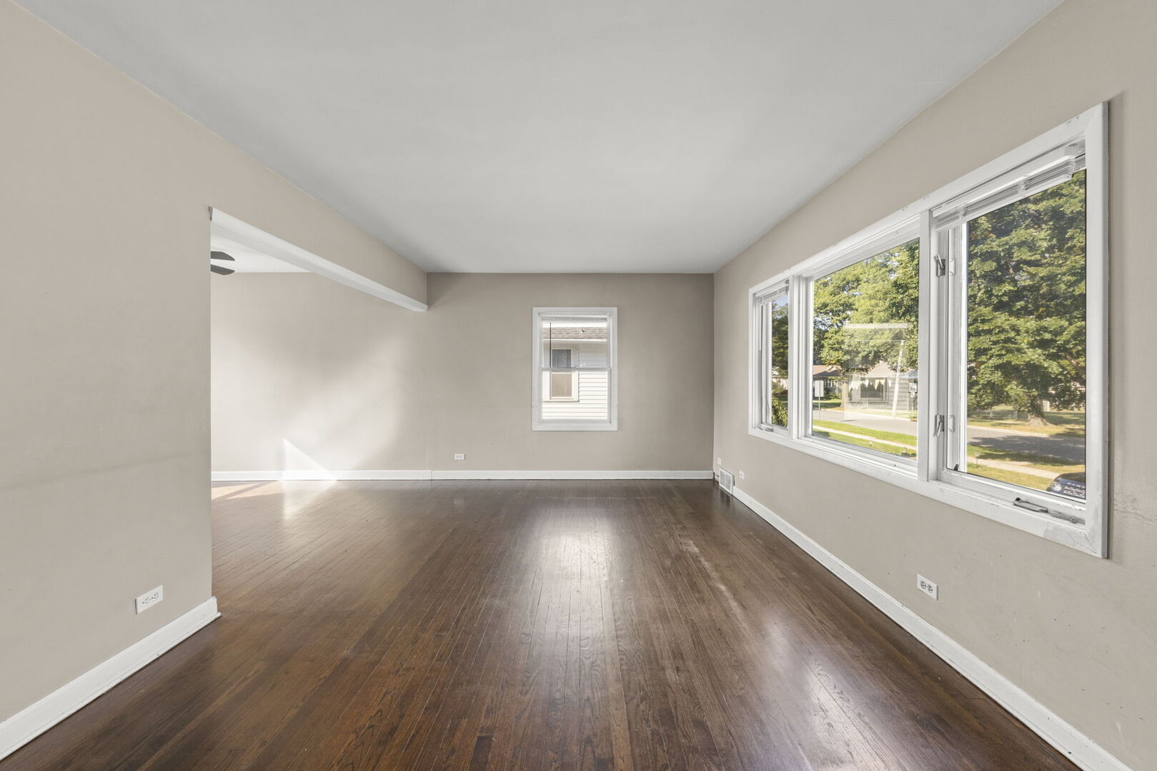202 S Harvard Avenue, Villa Park, IL 60181