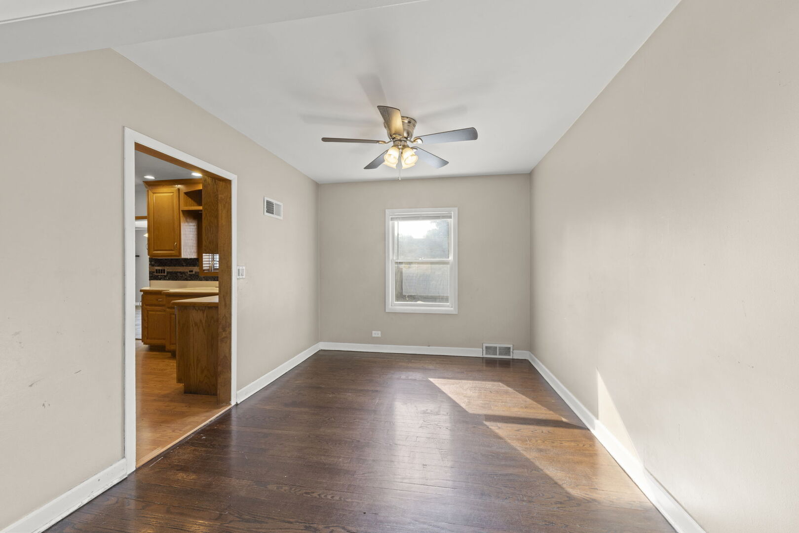 202 S Harvard Avenue, Villa Park, IL 60181