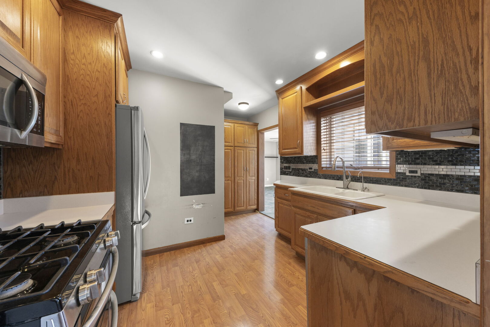 202 S Harvard Avenue, Villa Park, IL 60181