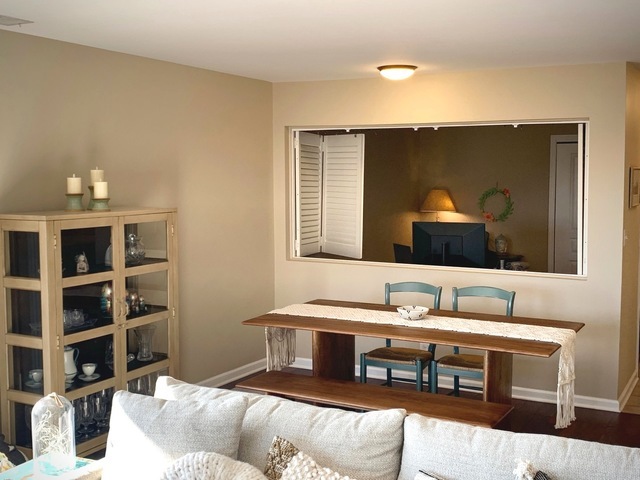 1635 N Milwaukee Avenue #403, Libertyville, IL 60048
