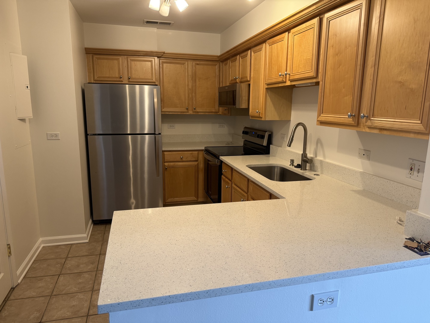 1635 N Milwaukee Avenue #403, Libertyville, IL 60048