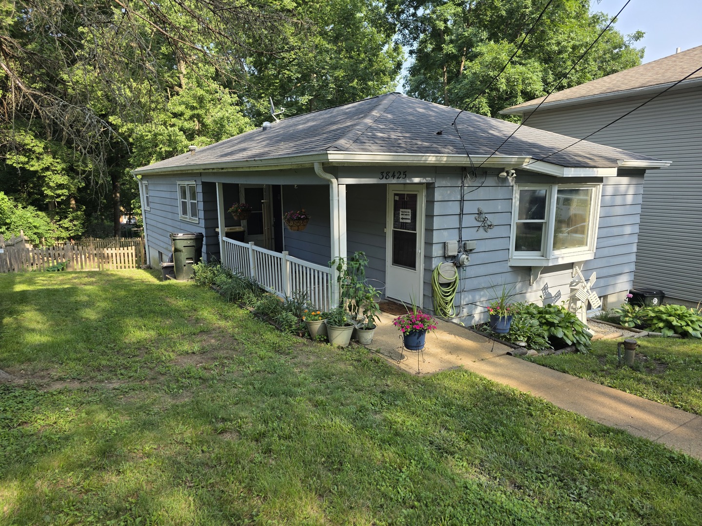 38425 N 3rd Avenue, Spring Grove, IL 60081