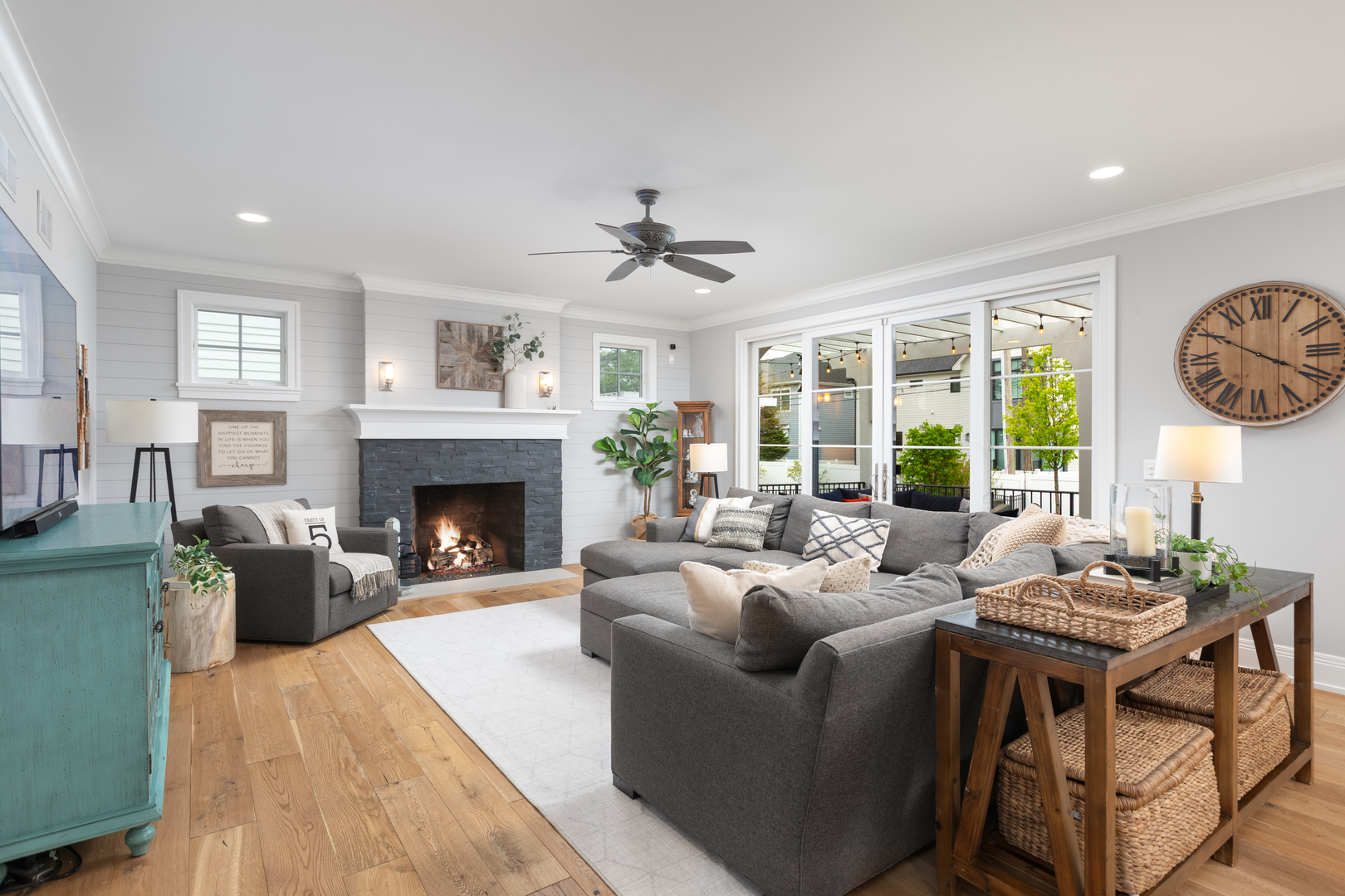 33 N Fremont Street, Naperville, IL 60540
