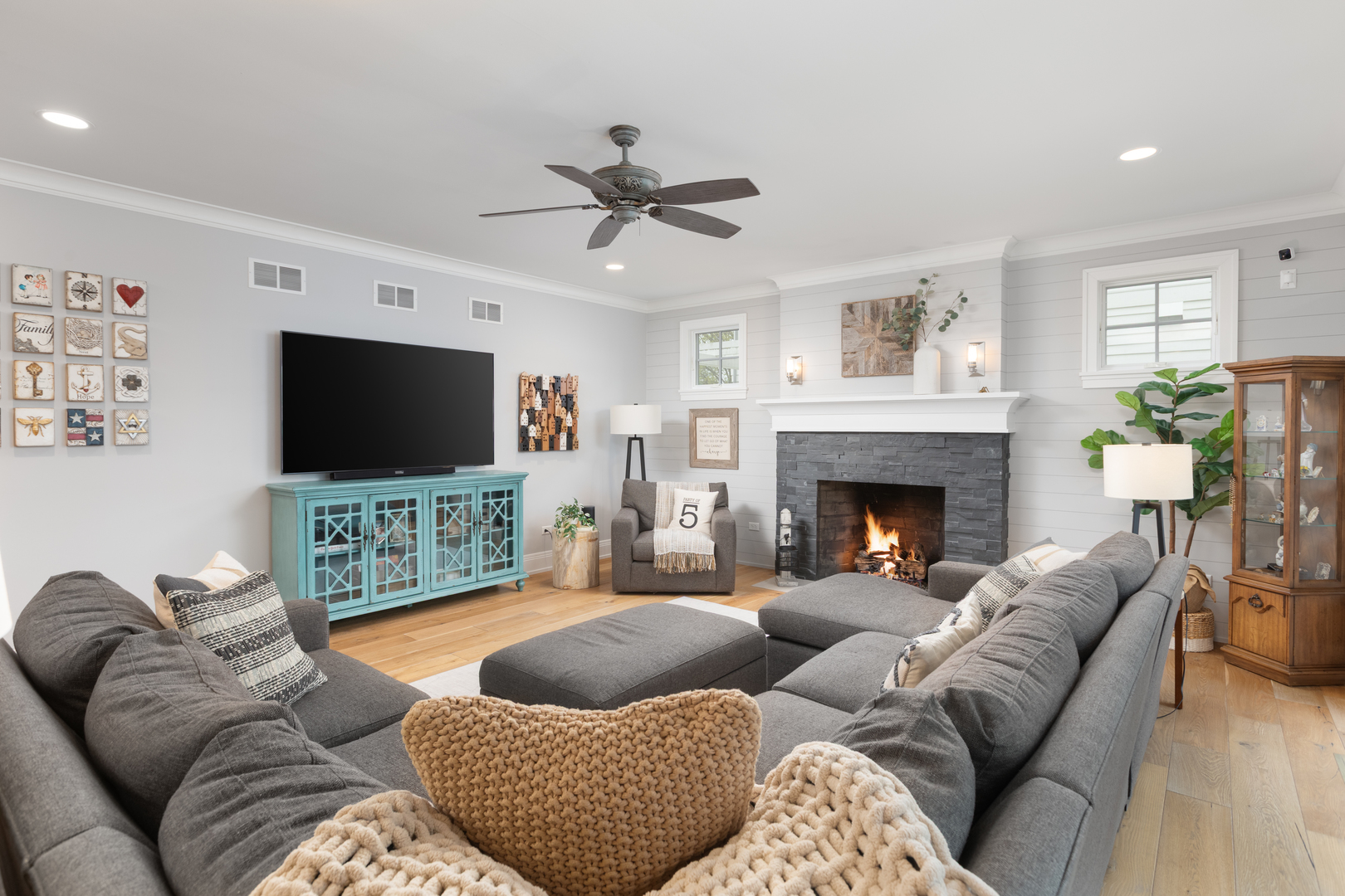33 N Fremont Street, Naperville, IL 60540