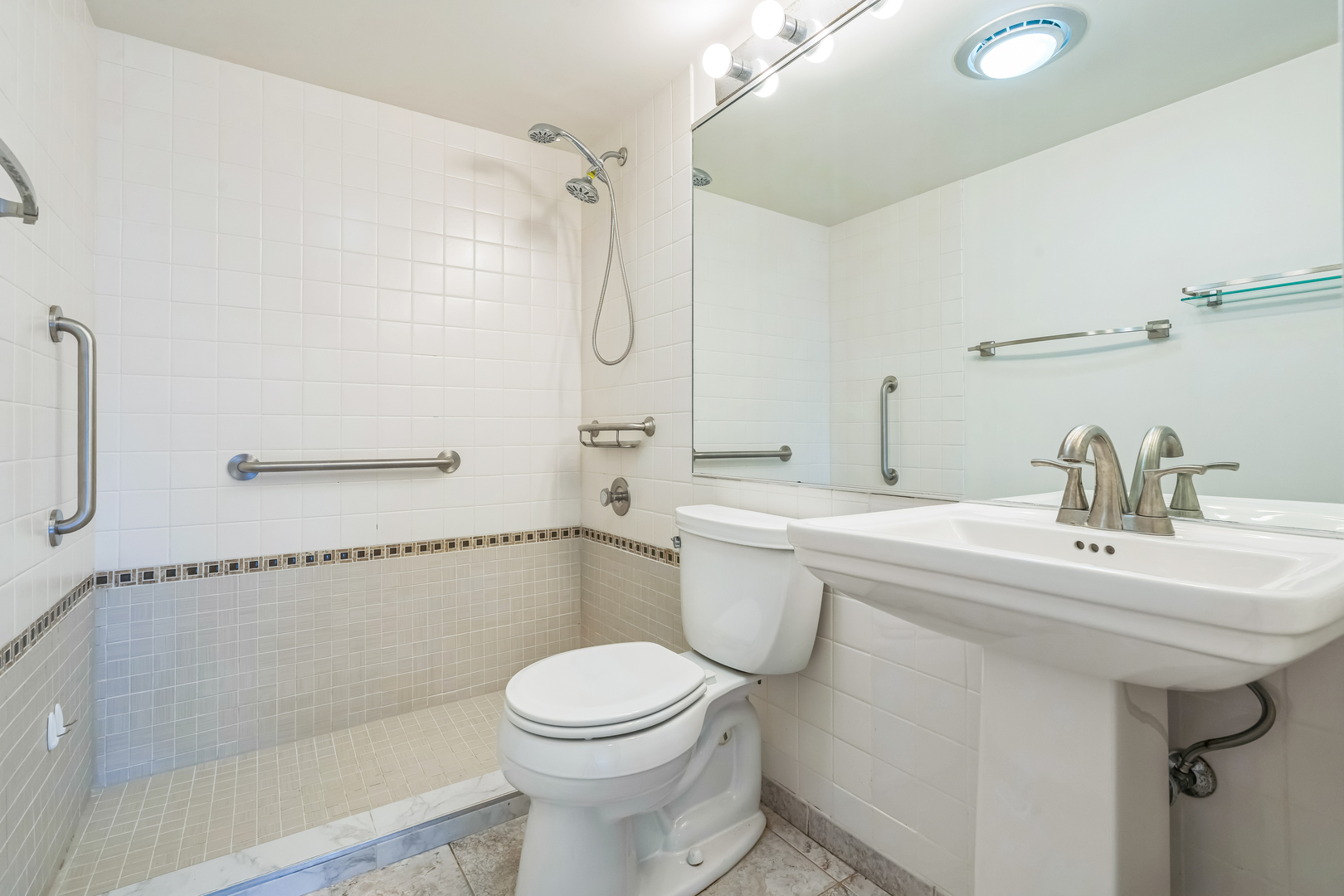 1703 NORTHFIELD Square #D, Northfield, IL 60093