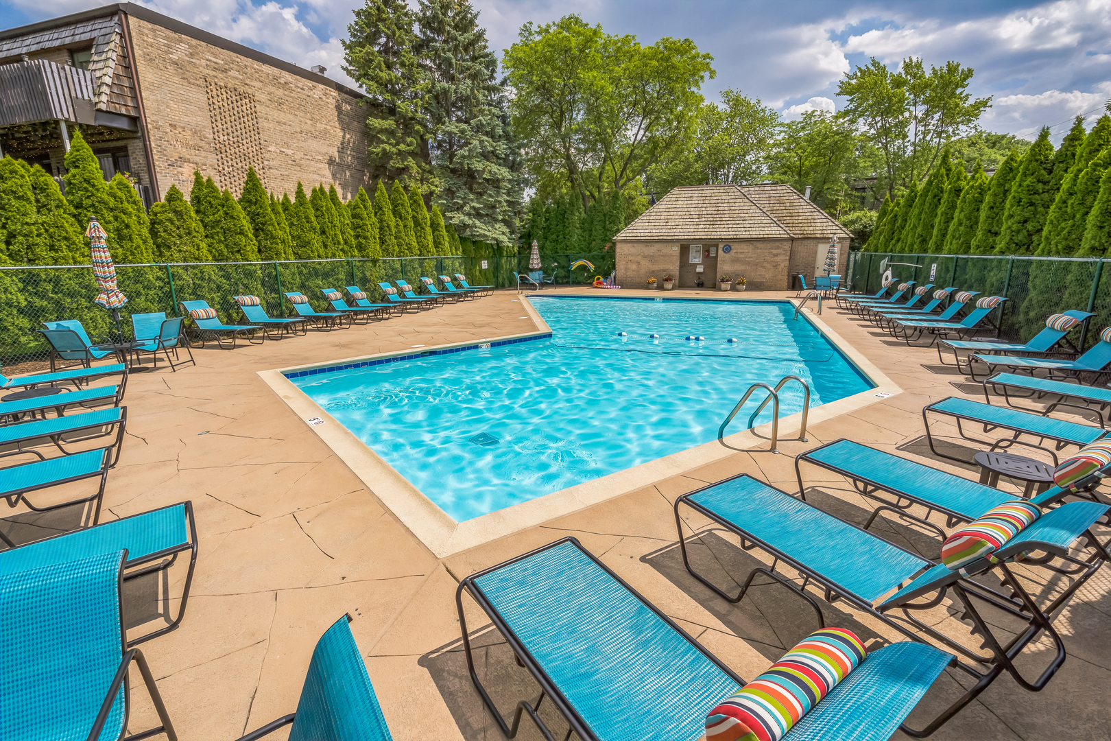 1703 NORTHFIELD Square #D, Northfield, IL 60093