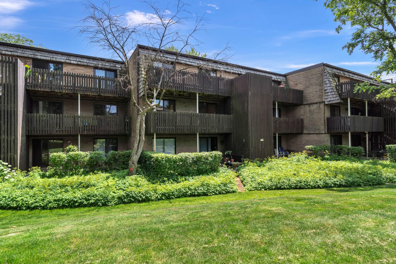 1703 NORTHFIELD Square #D, Northfield, IL 60093