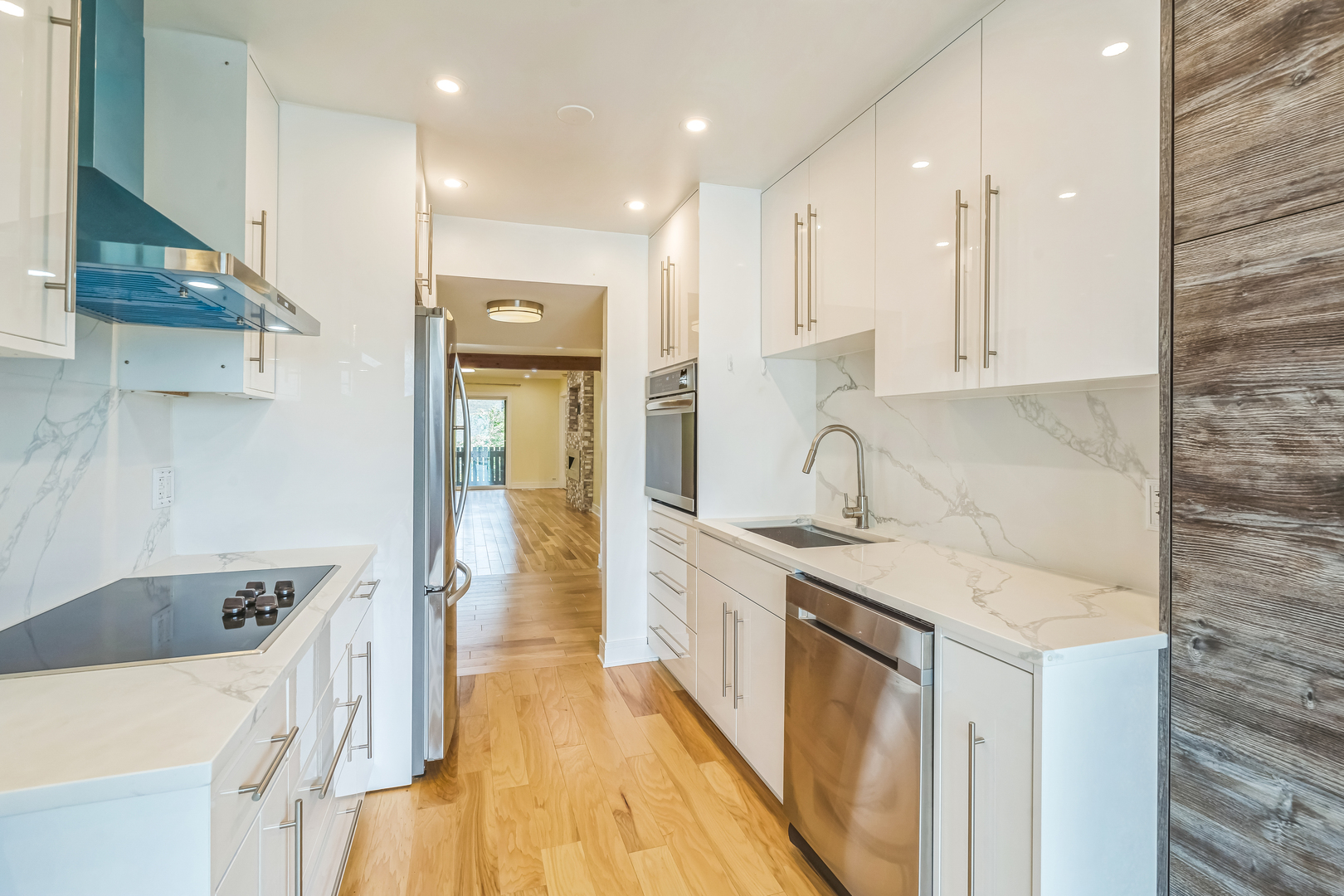 1703 NORTHFIELD Square #D, Northfield, IL 60093