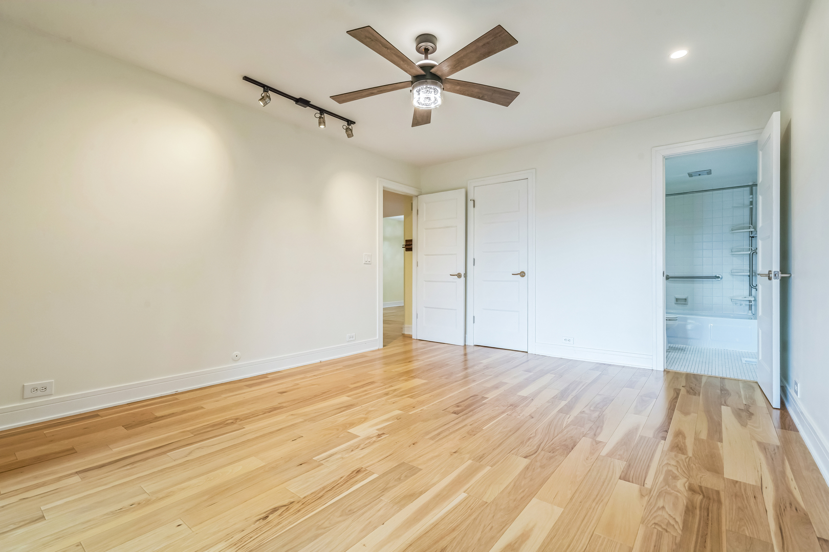 1703 NORTHFIELD Square #D, Northfield, IL 60093