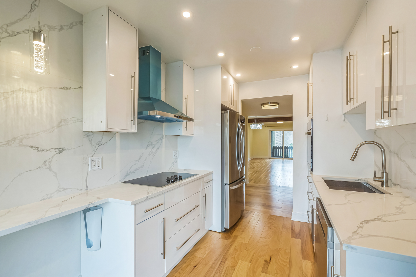 1703 NORTHFIELD Square #D, Northfield, IL 60093