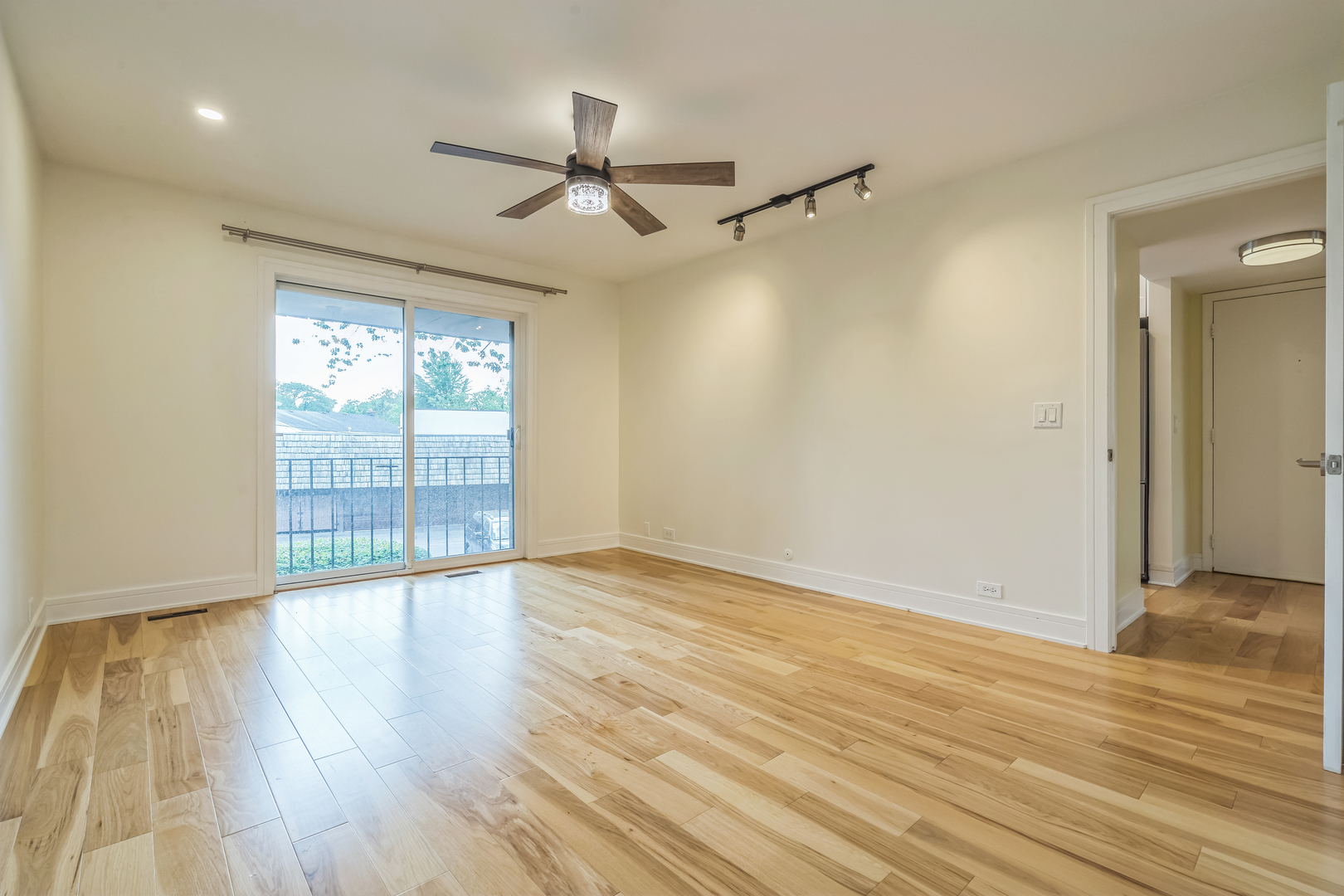 1703 NORTHFIELD Square #D, Northfield, IL 60093