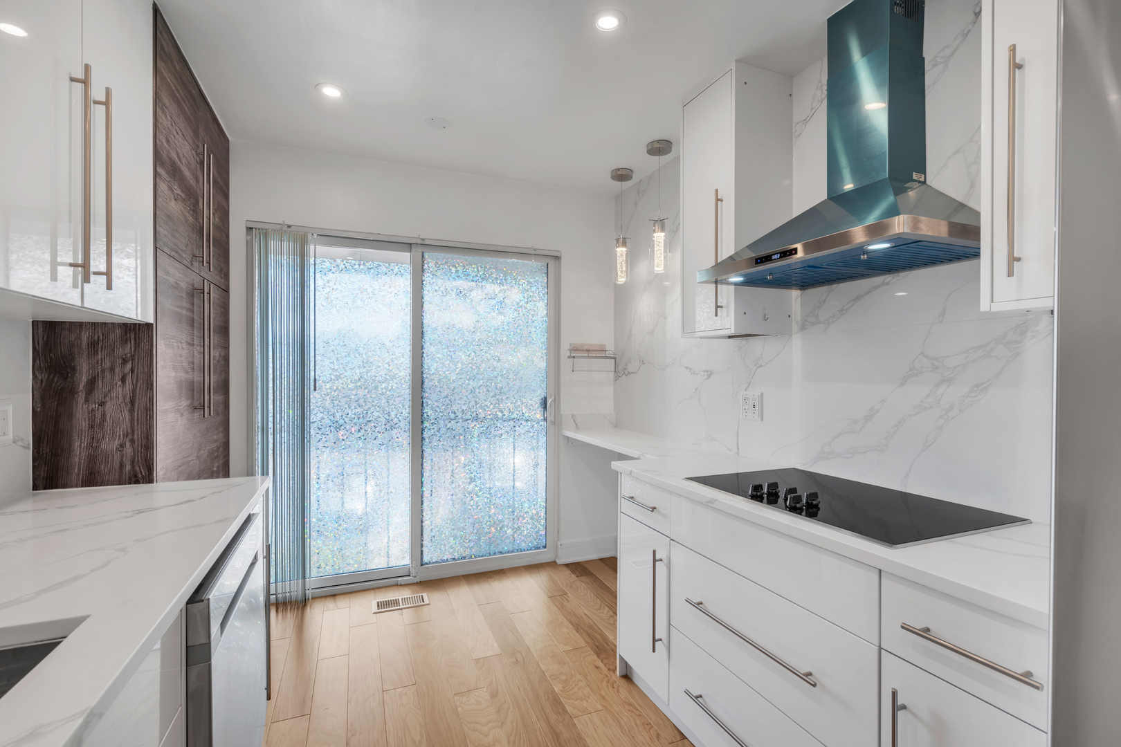 1703 NORTHFIELD Square #D, Northfield, IL 60093