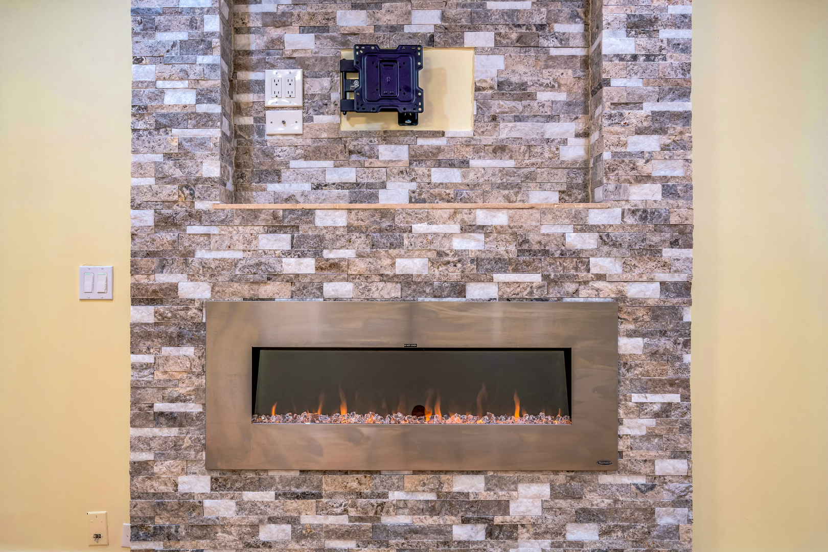 1703 NORTHFIELD Square #D, Northfield, IL 60093