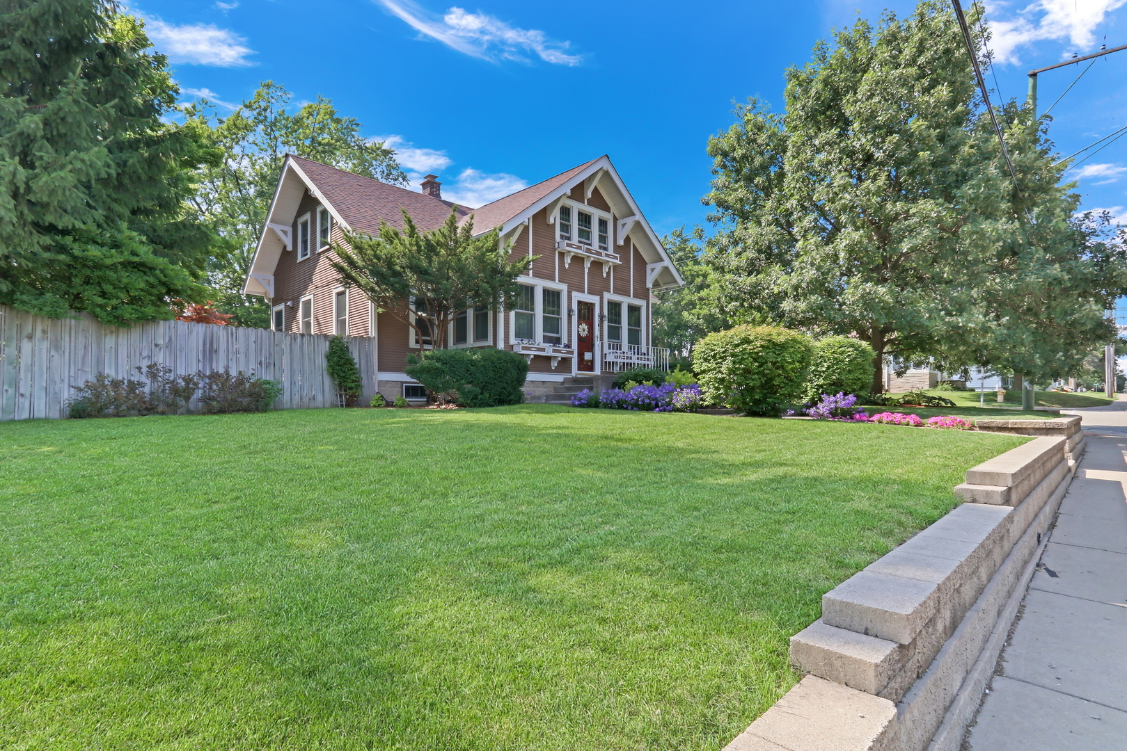 654 Main Street, Antioch, IL 60002