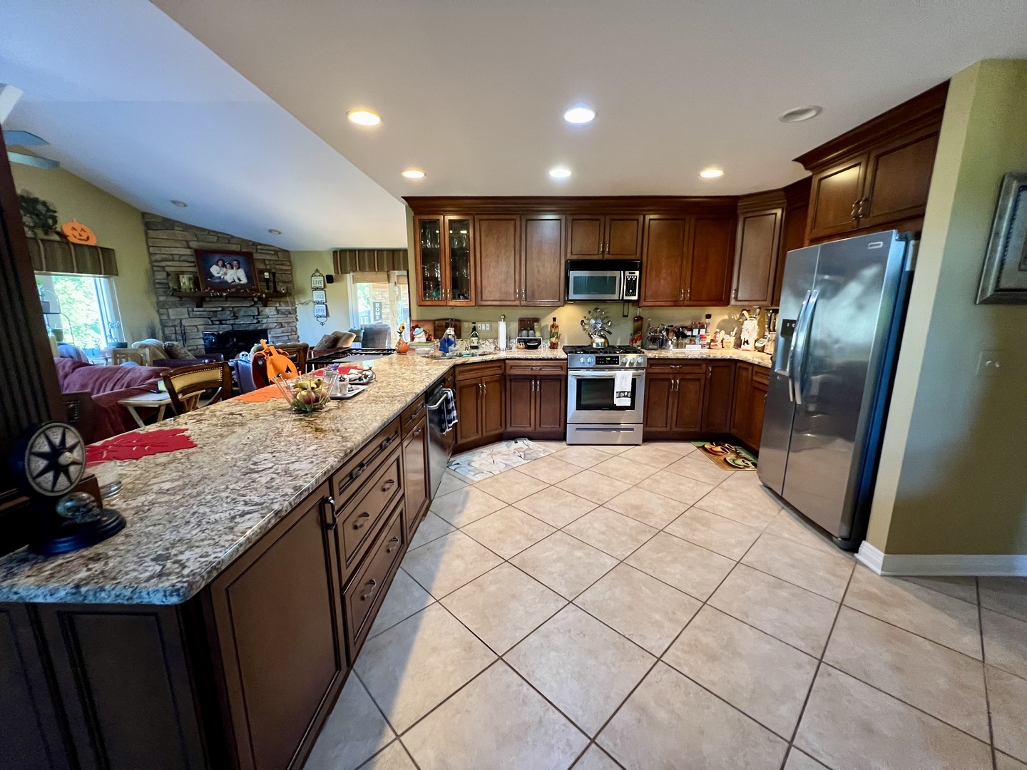 38W715 Bonnie Court, St. Charles, IL 60175