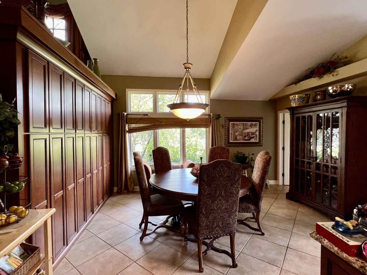 38W715 Bonnie Court, St. Charles, IL 60175