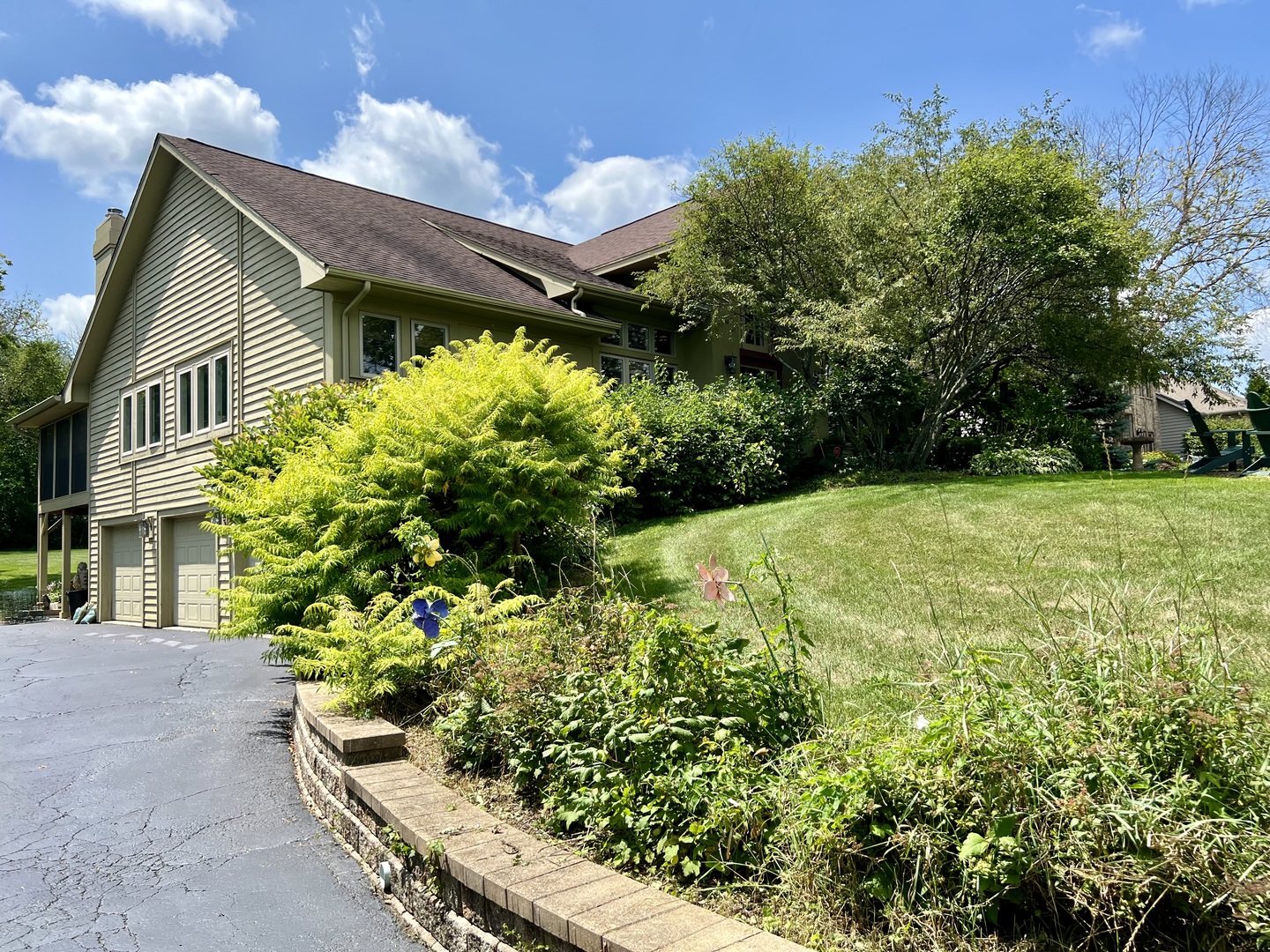 38W715 Bonnie Court, St. Charles, IL 60175