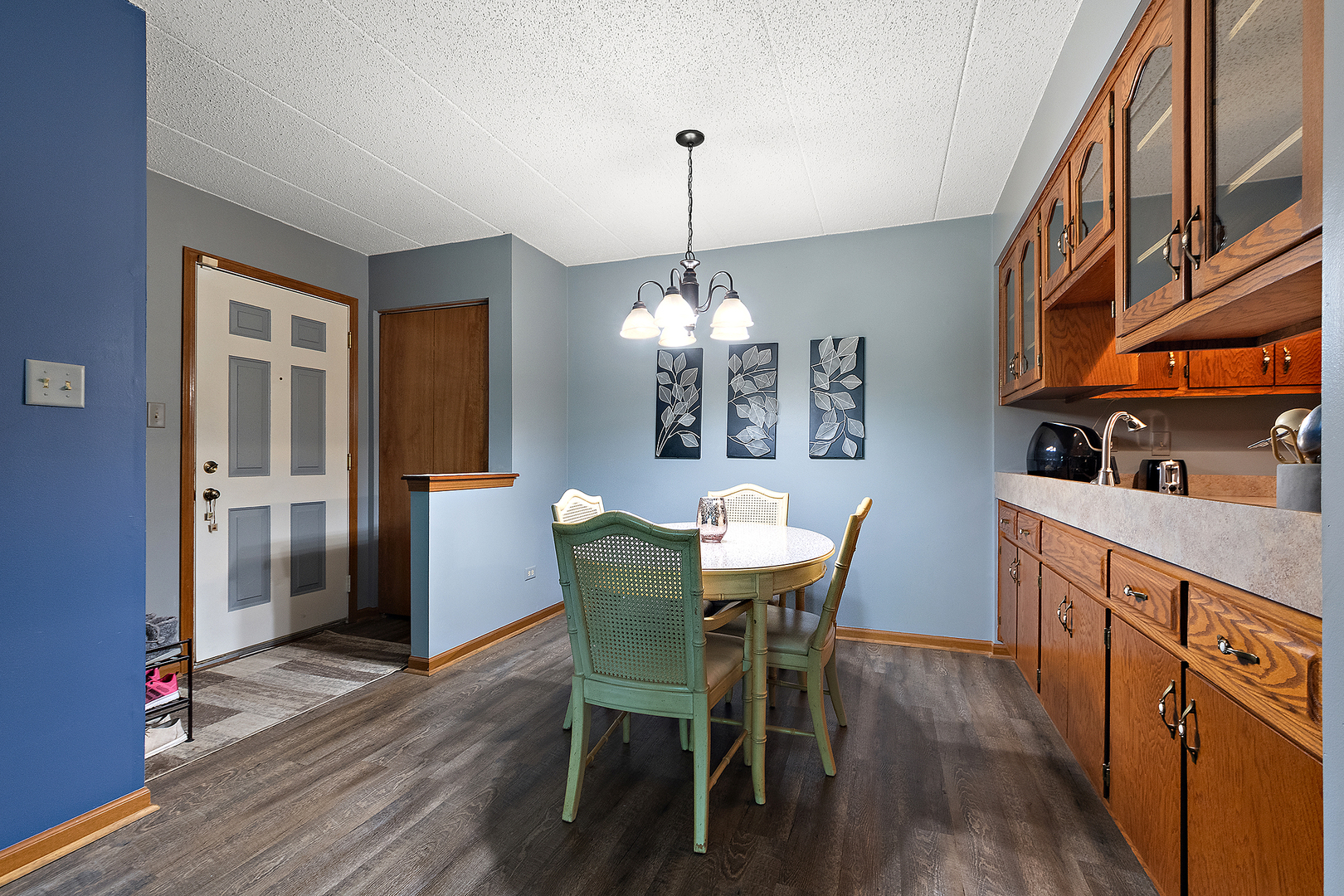8425 W 95th Street #27, Hickory Hills, IL 60457