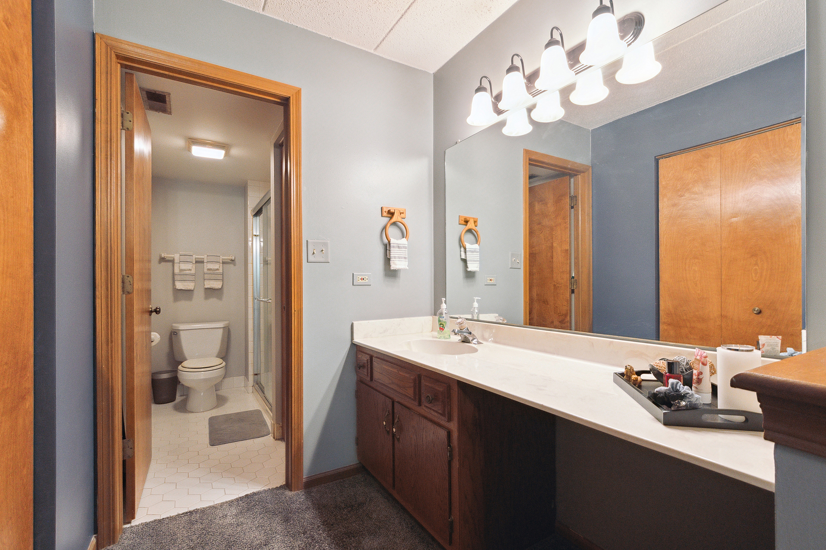 8425 W 95th Street #27, Hickory Hills, IL 60457