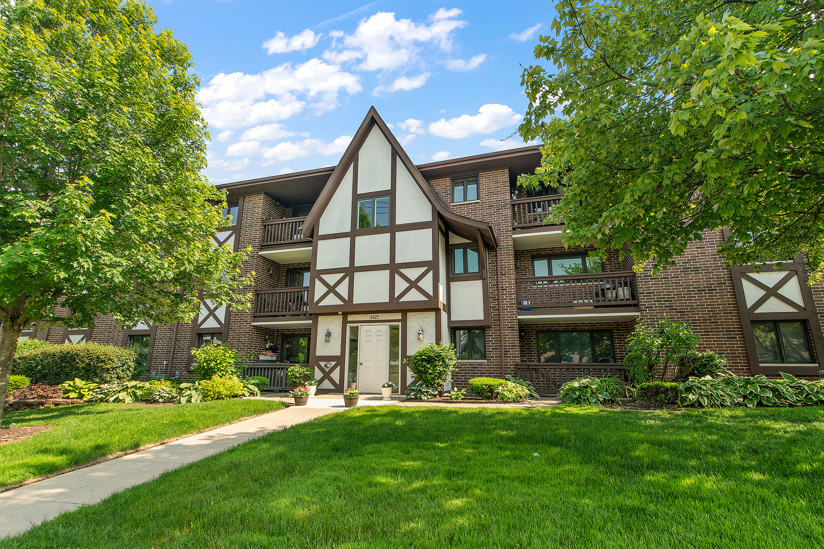8425 W 95th Street #27, Hickory Hills, IL 60457