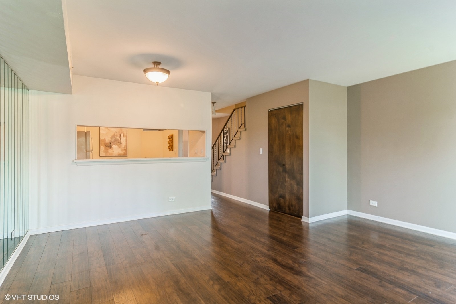 550 E Windgate Court, Arlington Heights, IL 60005