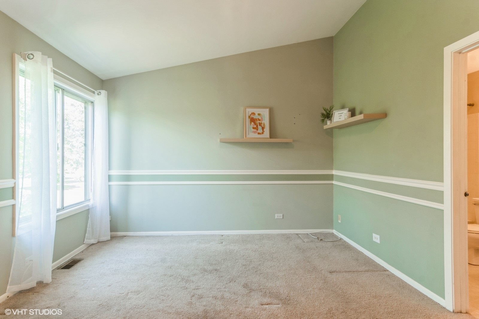 550 E Windgate Court, Arlington Heights, IL 60005