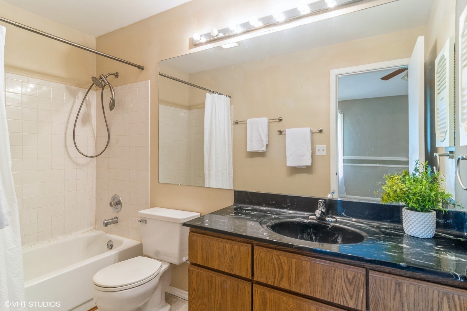550 E Windgate Court, Arlington Heights, IL 60005