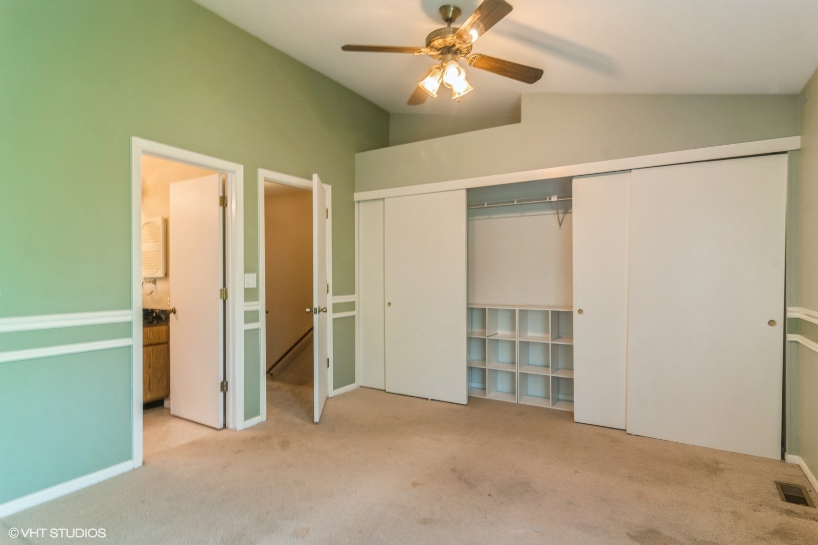 550 E Windgate Court, Arlington Heights, IL 60005