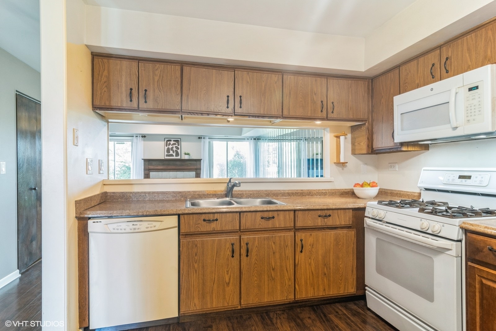 550 E Windgate Court, Arlington Heights, IL 60005