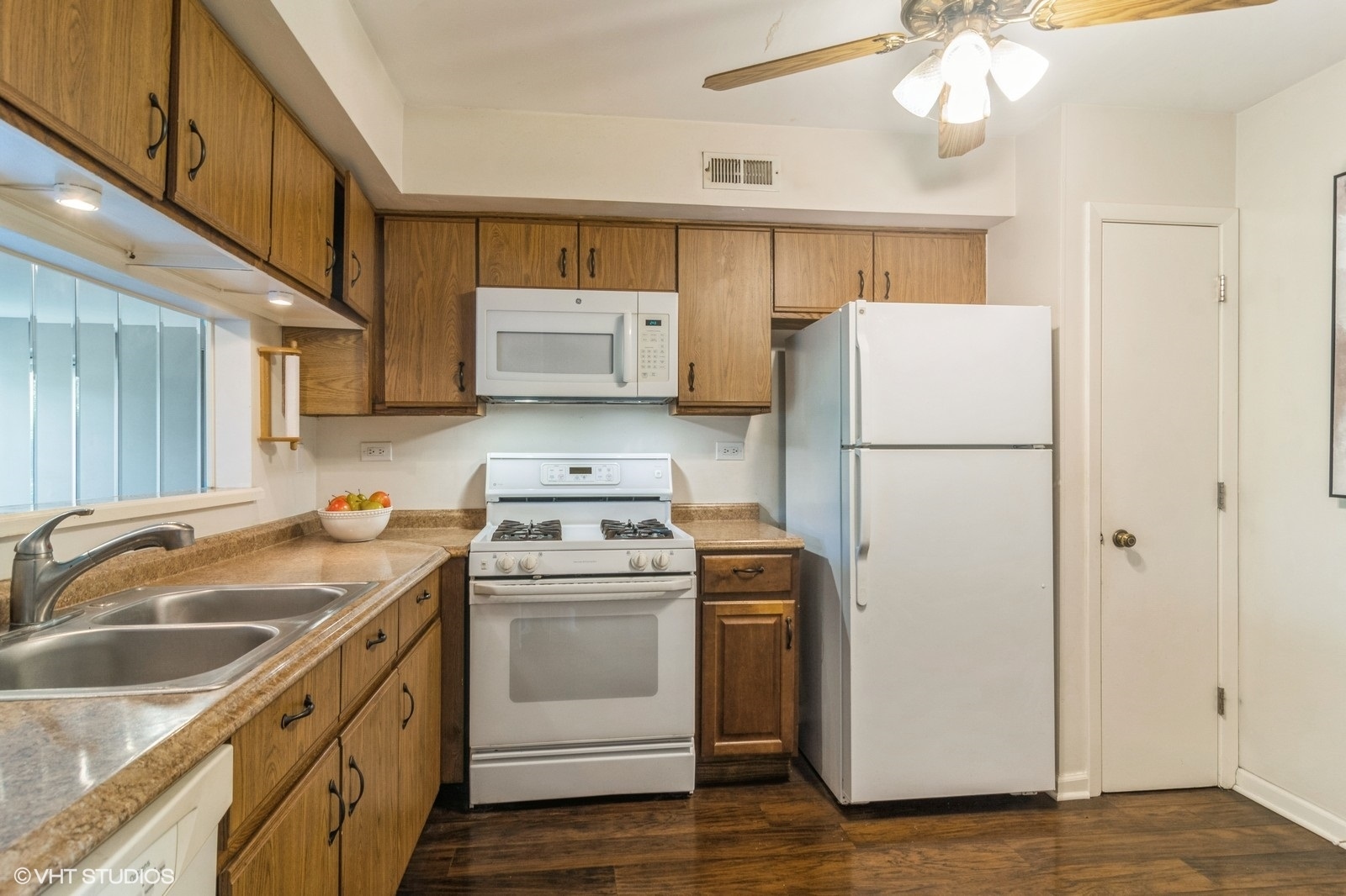 550 E Windgate Court, Arlington Heights, IL 60005