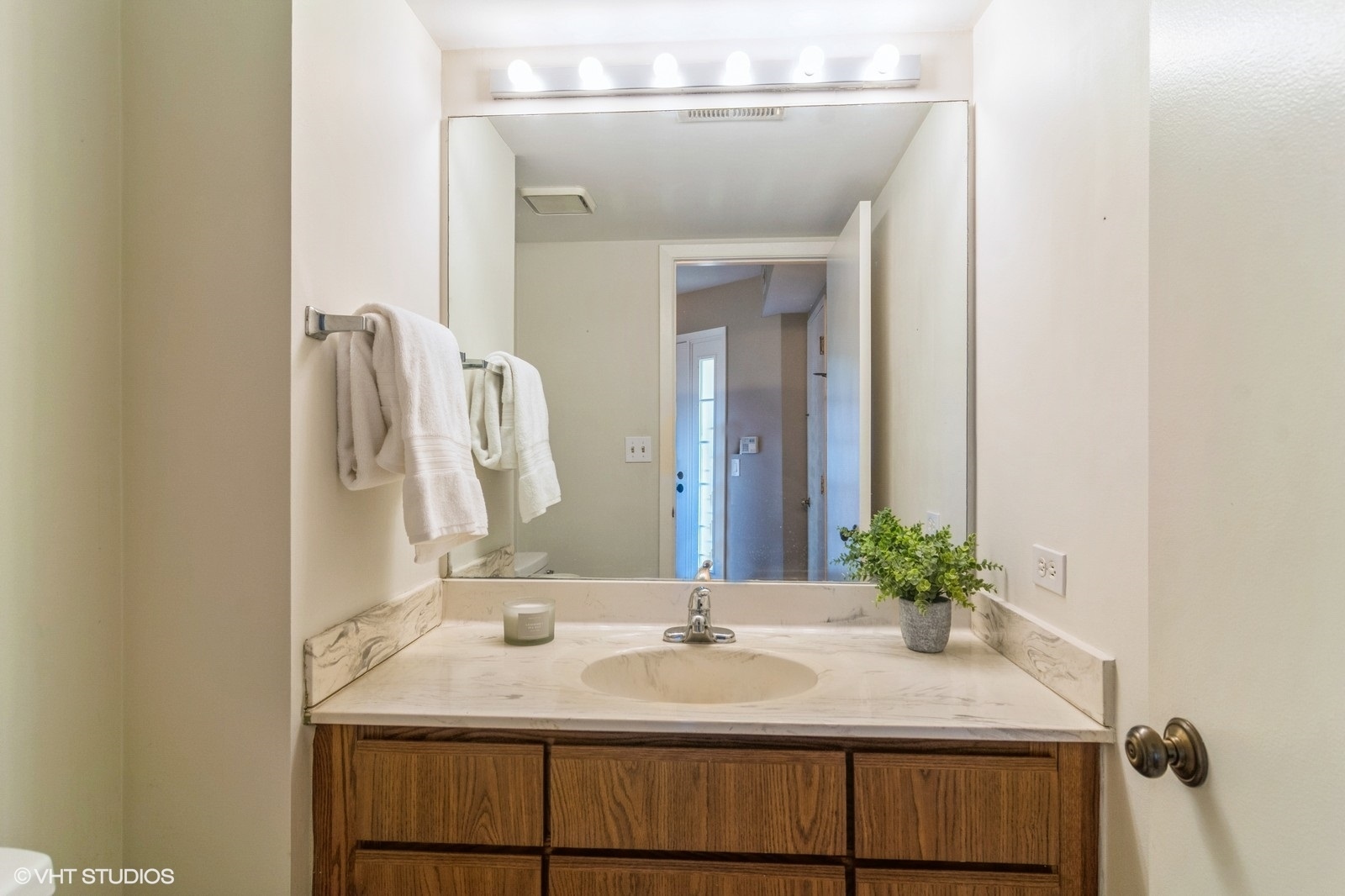 550 E Windgate Court, Arlington Heights, IL 60005