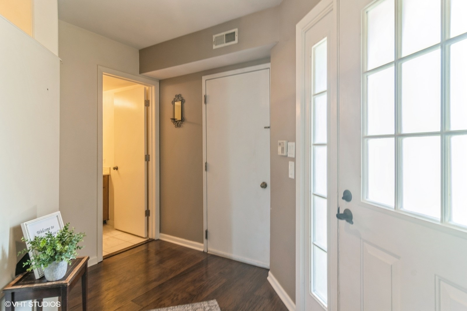 550 E Windgate Court, Arlington Heights, IL 60005