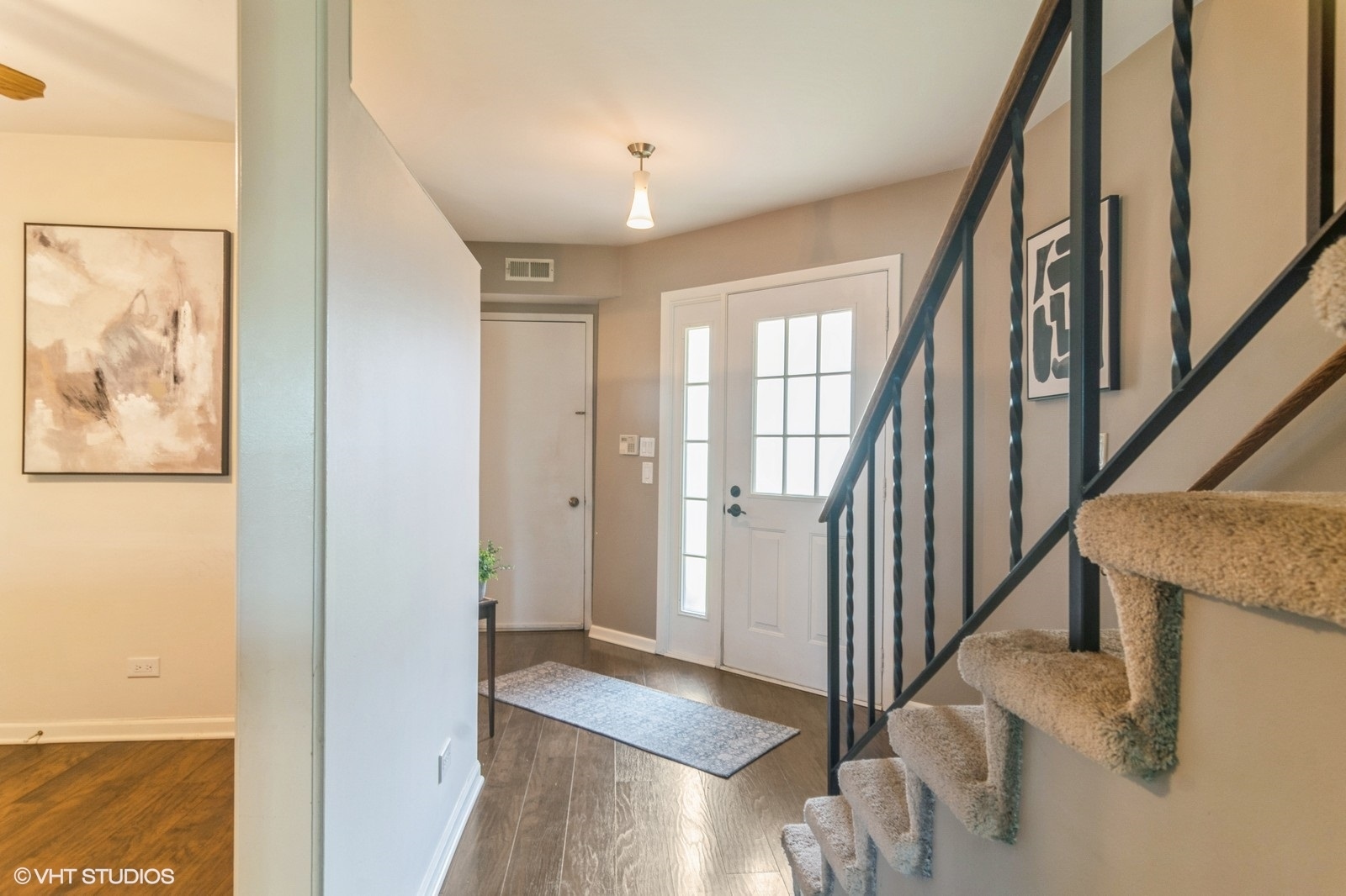 550 E Windgate Court, Arlington Heights, IL 60005