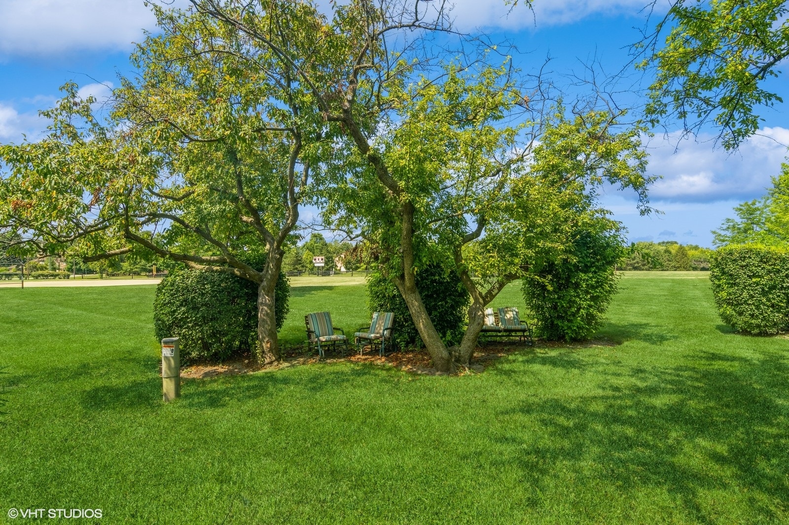 550 E Windgate Court, Arlington Heights, IL 60005
