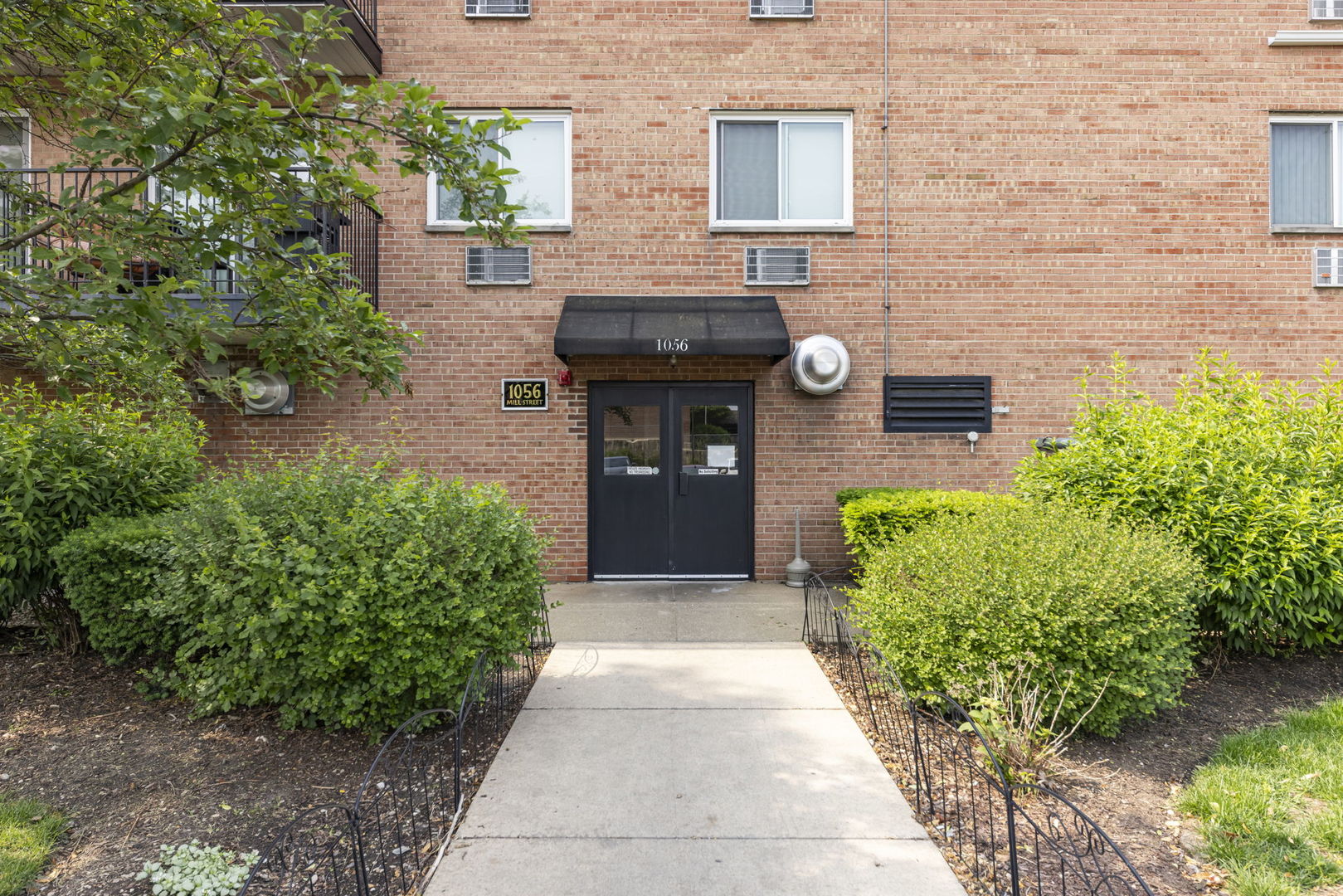 1056 N Mill Street #306, Naperville, IL 60563