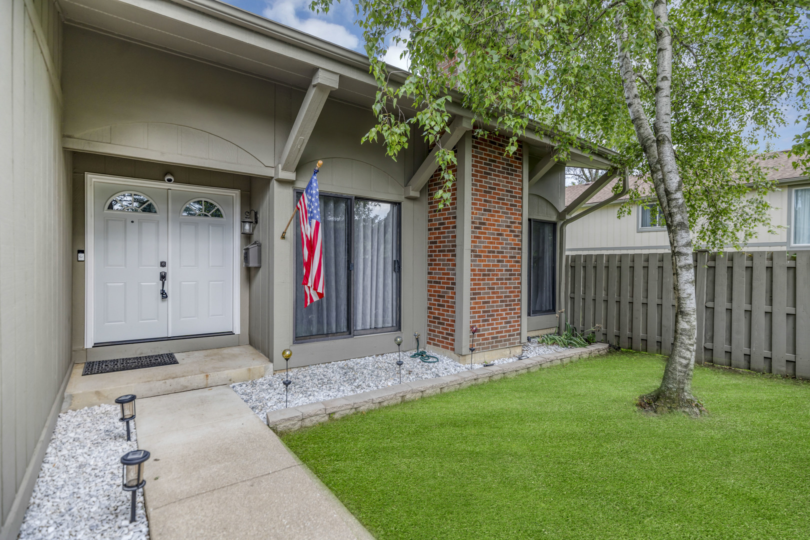 755 N Woodfield Trail, Roselle, IL 60172