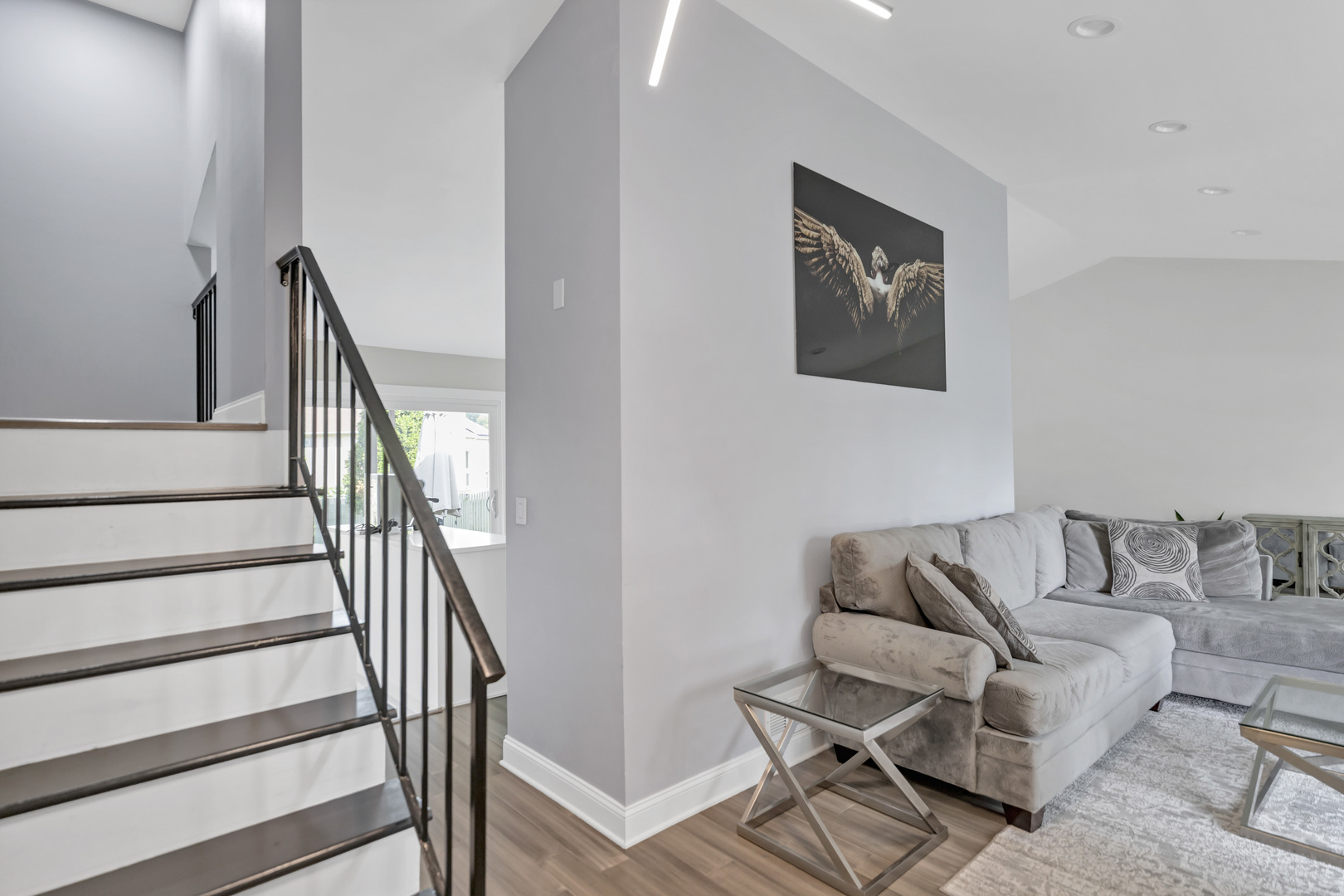 755 N Woodfield Trail, Roselle, IL 60172