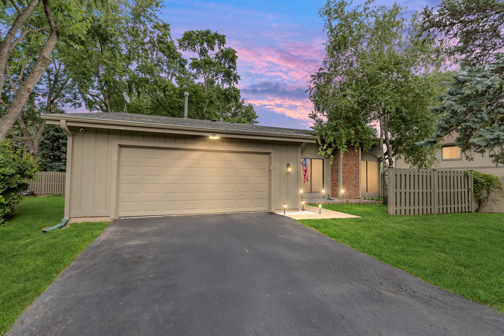 755 N Woodfield Trail, Roselle, IL 60172