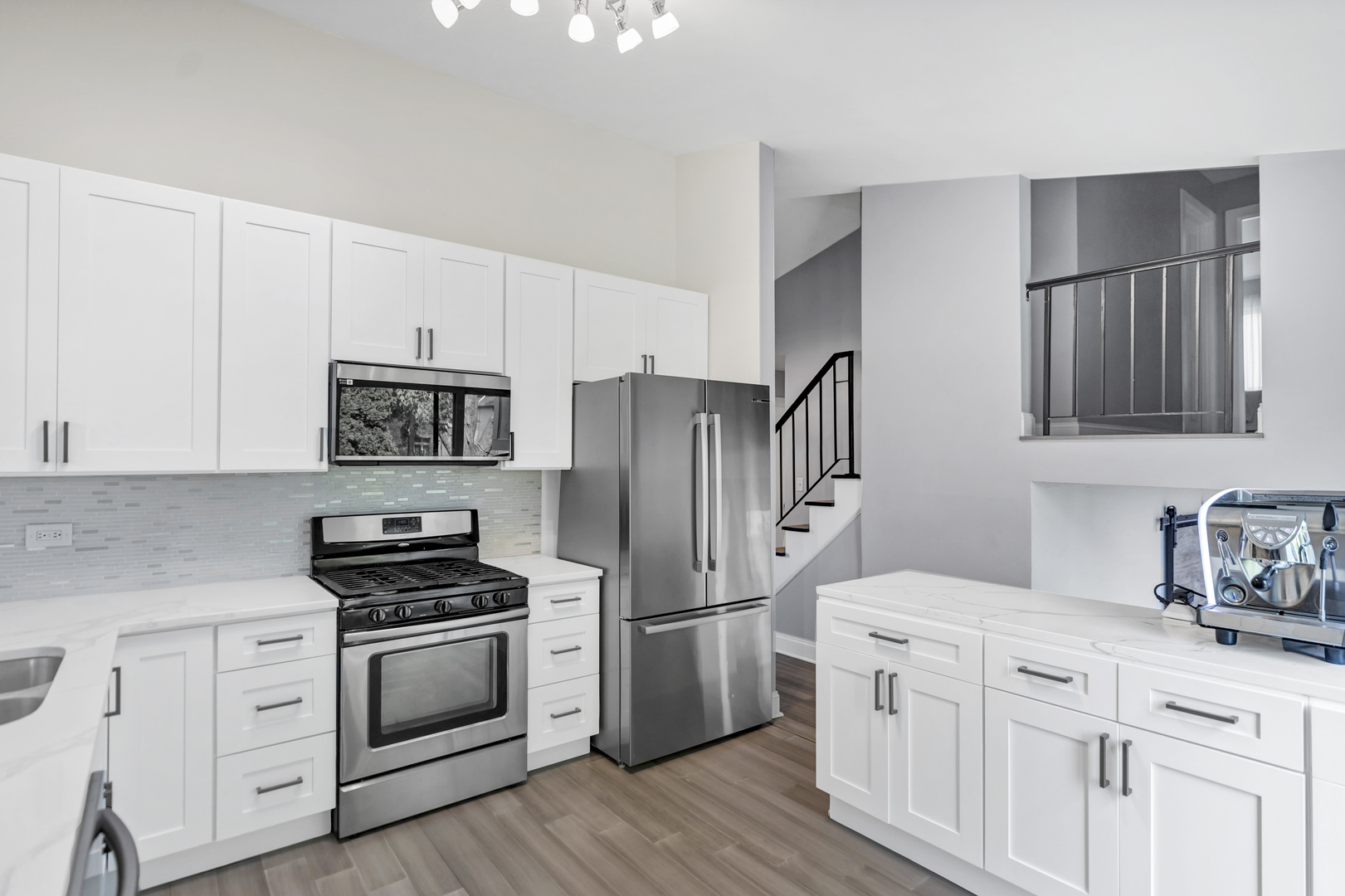 755 N Woodfield Trail, Roselle, IL 60172